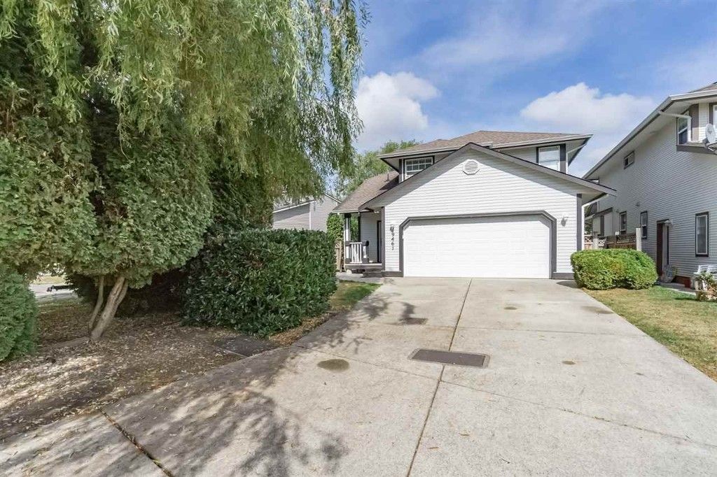 Main Photo: 19461 62 Avenue in Cloverdale: Cloverdale BC House for sale : MLS®# R2208641