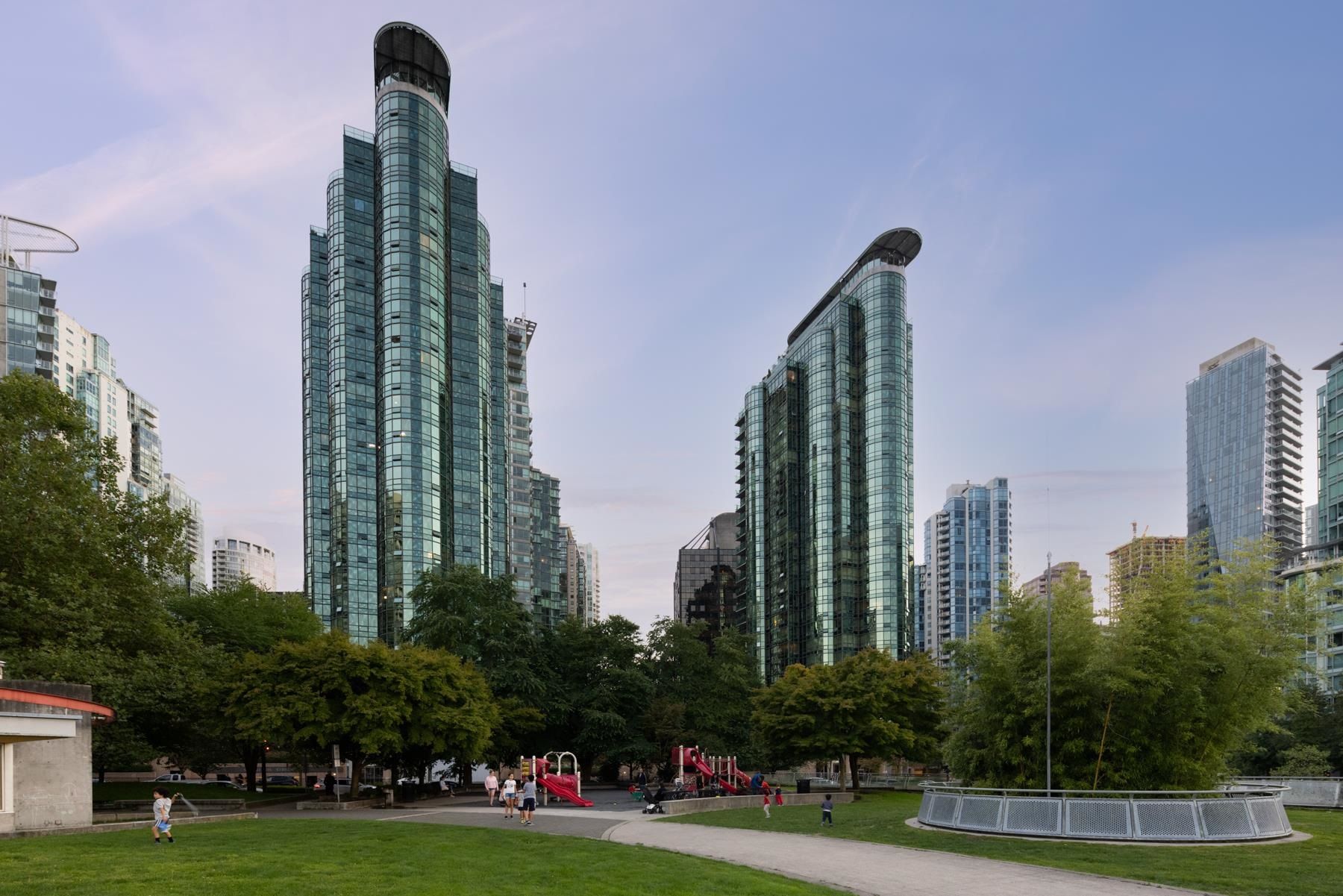 Main Photo: 204 555 JERVIS Street in Vancouver: Coal Harbour Condo for sale in "Harbourside Park" (Vancouver West)  : MLS®# R2641795