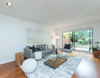 Photo 2: 5560 YEW Street in Vancouver: Kerrisdale Townhouse for sale (Vancouver West)  : MLS®# R2105077