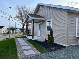 Photo 3: 356 King Edward Street in Glace Bay: 203-Glace Bay Residential for sale (Cape Breton)  : MLS®# 202408249