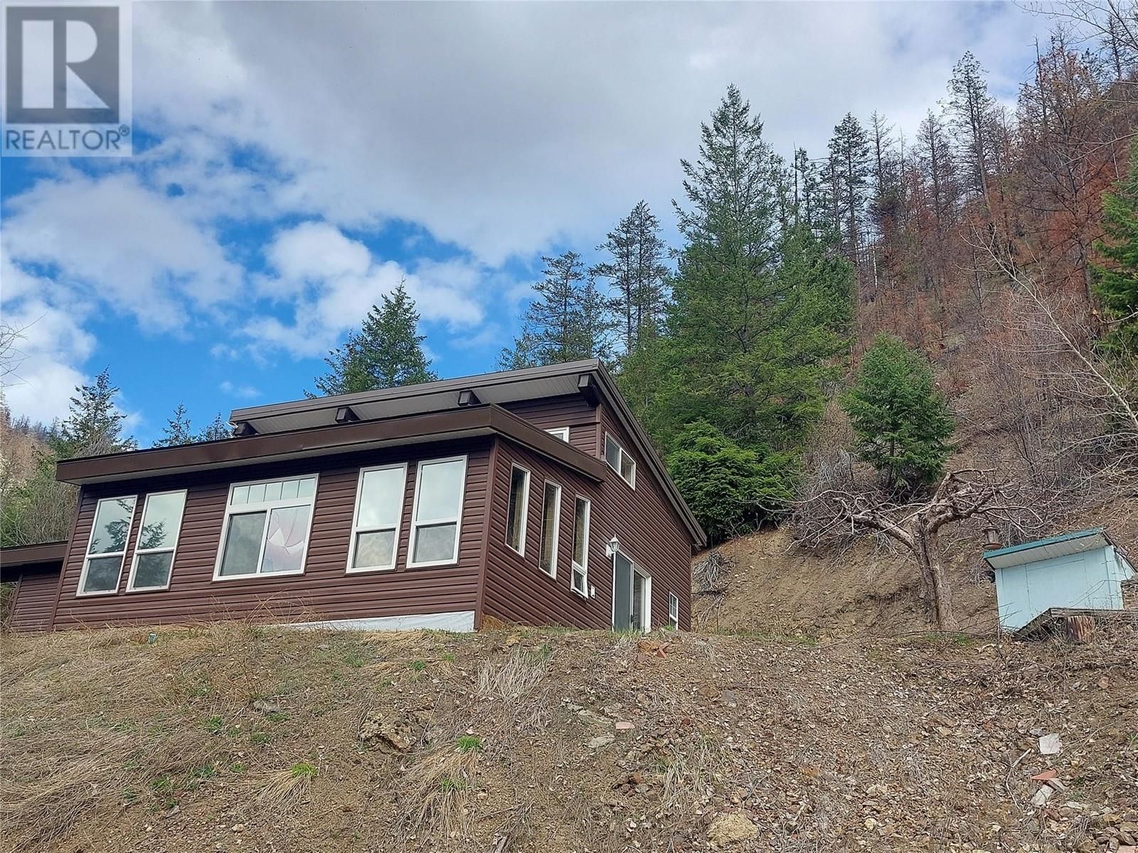 Main Photo: 2587 Green Mountain Road in Penticton: House for sale : MLS®# 10310070