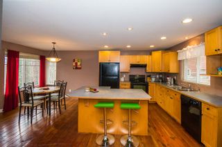 Photo 3: 2384 Mount Tuam Crescent in Blind Bay: Cedar Heights House for sale : MLS®# 10095899