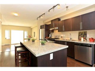 Photo 4: 78 1125 KENSAL Place in Coquitlam: New Horizons Townhouse for sale in "KENSAL WALK" : MLS®# V998248