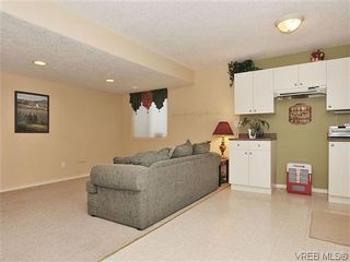 Photo 19: 1941 Valley View Pl in VICTORIA: VR Prior Lake House for sale (View Royal)  : MLS®# 632905