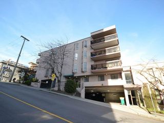 Main Photo: 202 45 FOURTH Street in New Westminster: Downtown NW Condo for sale : MLS®# R2856036