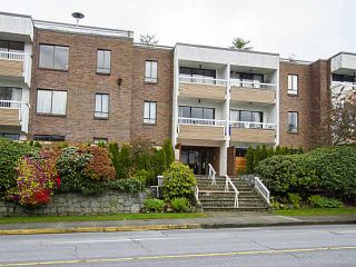 Photo 1: 109 2450 CORNWALL Avenue in Vancouver: Kitsilano Condo for sale in "The Ocean's Door" (Vancouver West)  : MLS®# V1119389