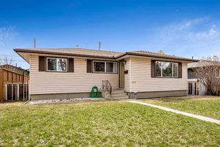 Photo 2: 1979 Cottonwood Crescent SE in Calgary: Southview Detached for sale : MLS®# A2126347