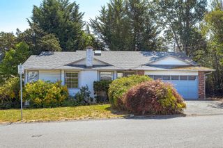 Photo 1: 903 Yarrow Pl in Esquimalt: Es Kinsmen Park House for sale : MLS®# 936750