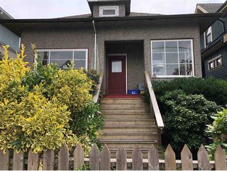 Photo 1: 156 E 22ND Avenue in Vancouver: Main House for sale (Vancouver East)  : MLS®# R2381958