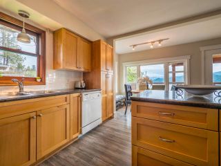 Photo 5: 588 N FLETCHER Road in Gibsons: Gibsons & Area House for sale (Sunshine Coast)  : MLS®# R2254074
