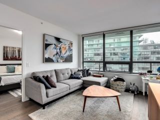 Photo 3: 905 1688 PULLMAN PORTER Street in Vancouver: Mount Pleasant VE Condo for sale in "Navio South" (Vancouver East)  : MLS®# R2653905