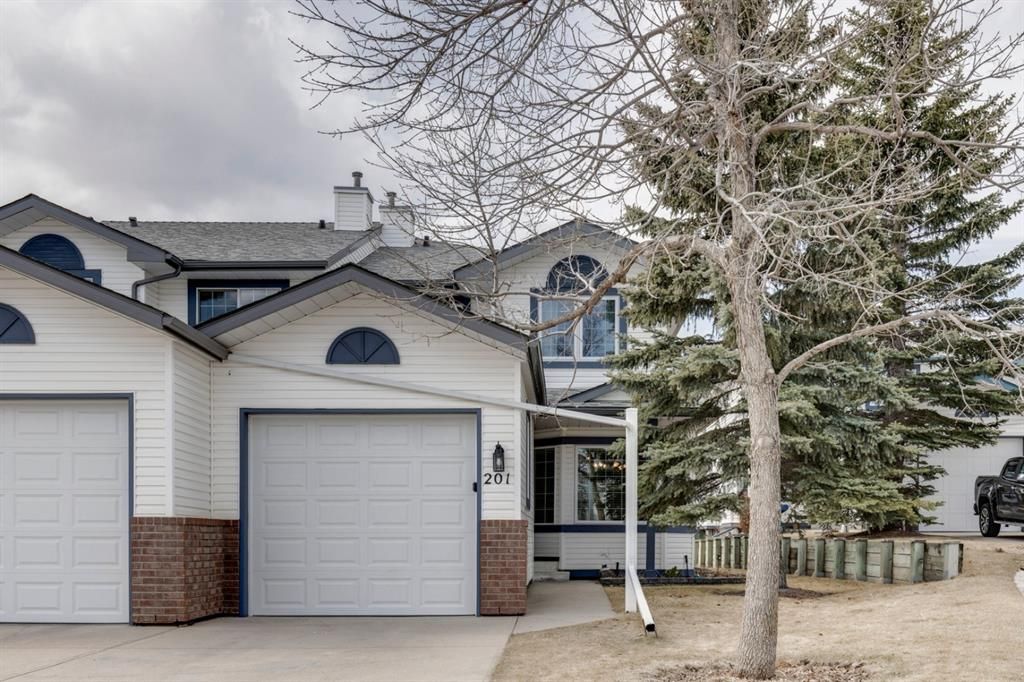 Main Photo: 201 Citadel Terrace NW in Calgary: Citadel Row/Townhouse for sale : MLS®# A1212636