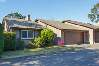 Photo 1: 12 4056 N Livingstone Ave in VICTORIA: SE Mt Doug Row/Townhouse for sale (Saanich East)  : MLS®# 766389