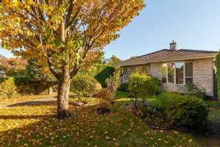 Photo 1: 1832 WILLOW Crescent in Squamish: Garibaldi Estates House for sale : MLS®# R2629966