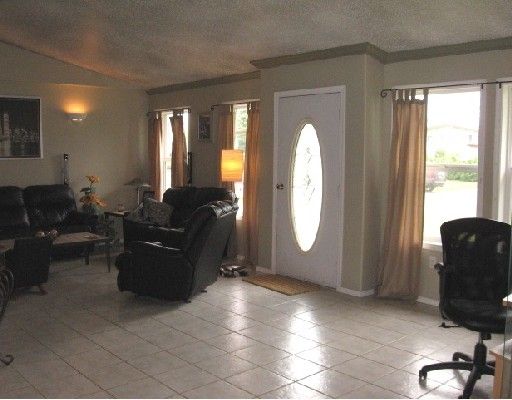 Photo 2: Photos: 5455 47TH Street in Fort_Nelson: Fort Nelson -Town House for sale (Fort Nelson (Zone 64))  : MLS®# N185454