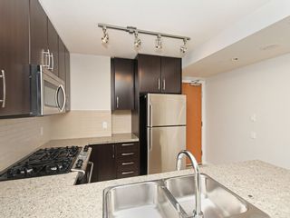 Photo 18: 802 651 NOOTKA Way in Port Moody: Port Moody Centre Condo for sale in "Sahalee" : MLS®# R2386023