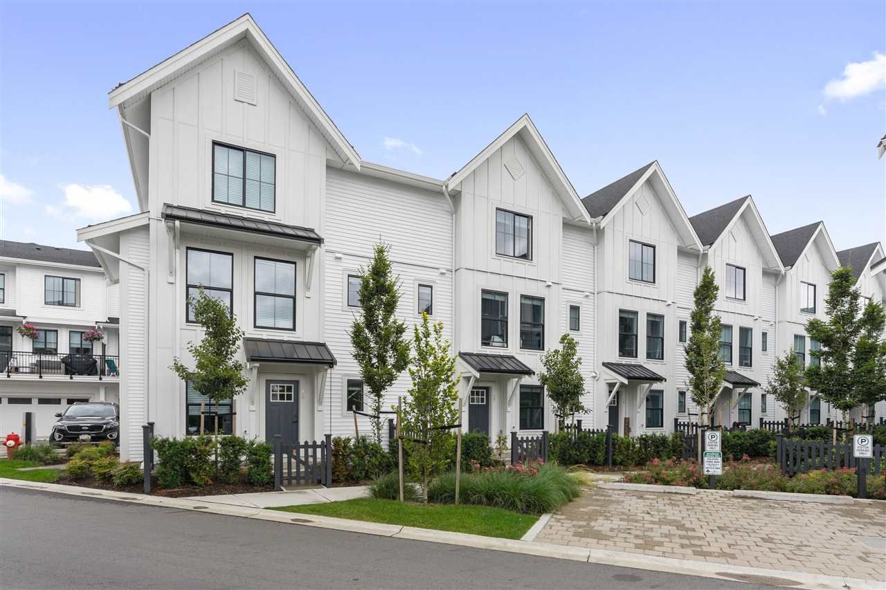 Main Photo: 17 5945 176A ST STREET in : Cloverdale BC Townhouse for sale : MLS®# R2470381