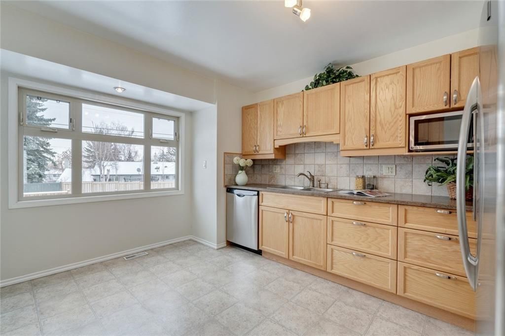 Photo 18: Photos: 936 TRAFFORD Drive NW in Calgary: Thorncliffe Detached for sale : MLS®# C4219404