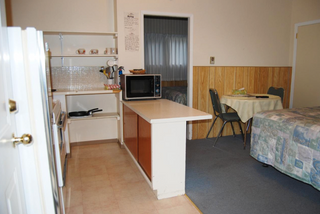 Photo 10: Motel & RV park for sale BC, $399,000: Commercial for sale