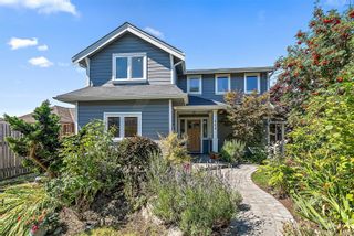 Photo 3: 404 Constance Ave in Esquimalt: Es Esquimalt House for sale : MLS®# 945782