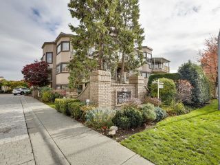 Photo 1: 205 70 RICHMOND Street in New Westminster: Fraserview NW Condo for sale in "GOVERNORS COURT" : MLS®# R2713784