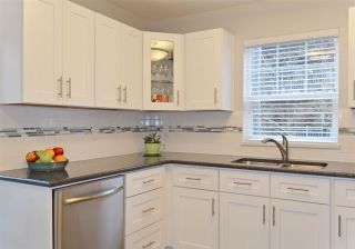 Photo 6: 215 1190 EASTWOOD Street in Coquitlam: North Coquitlam Condo for sale in "LAKESIDE TERRACE" : MLS®# R2034831