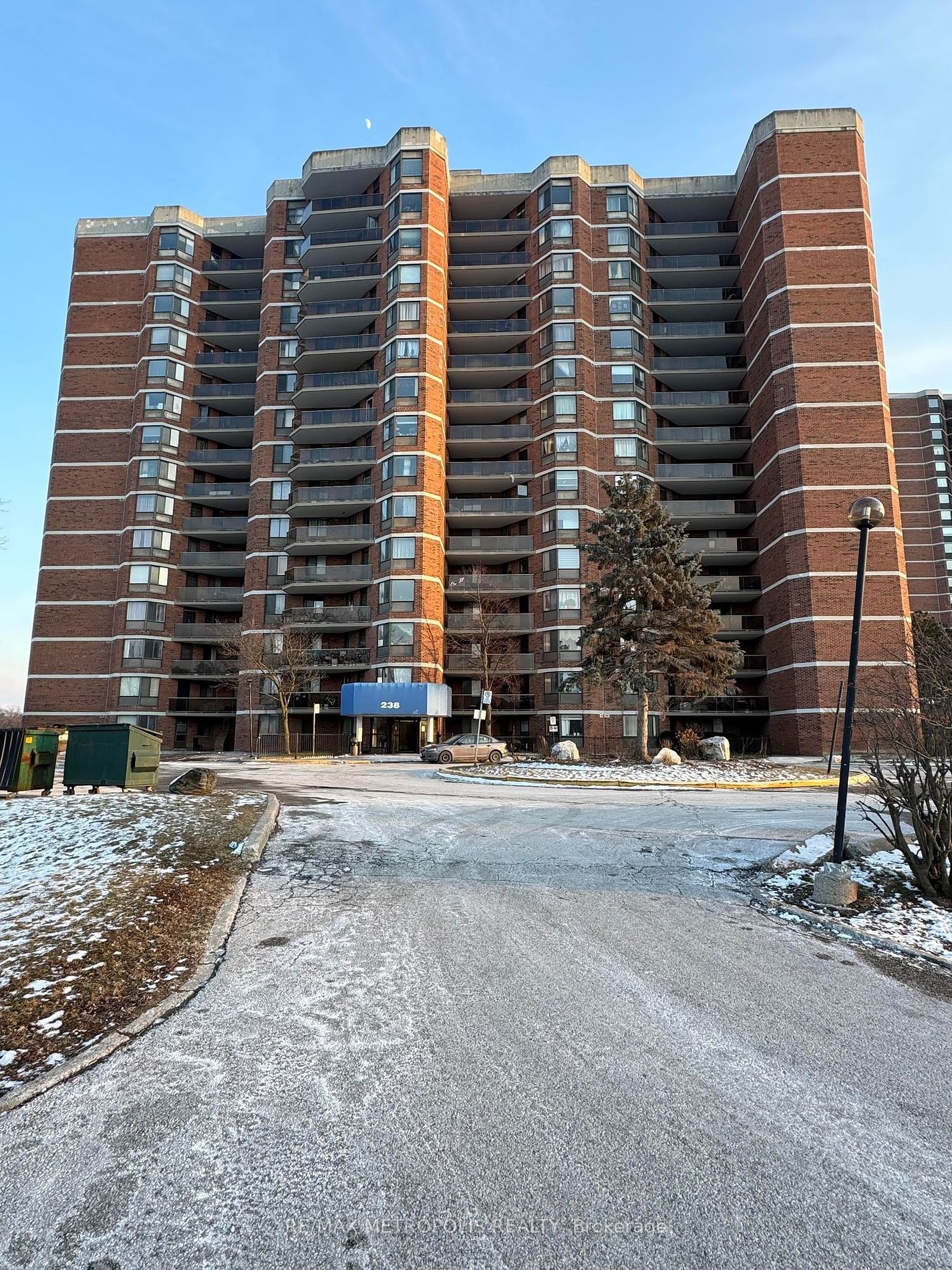 Main Photo: 1409 238 Albion Road in Toronto: Elms-Old Rexdale Condo for sale (Toronto W10)  : MLS®# W8049480