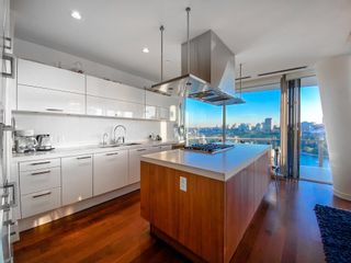 Photo 3: 1703 1560 HOMER Mews in Vancouver: Yaletown Condo for sale in "THE ERICKSON" (Vancouver West)  : MLS®# R2831822