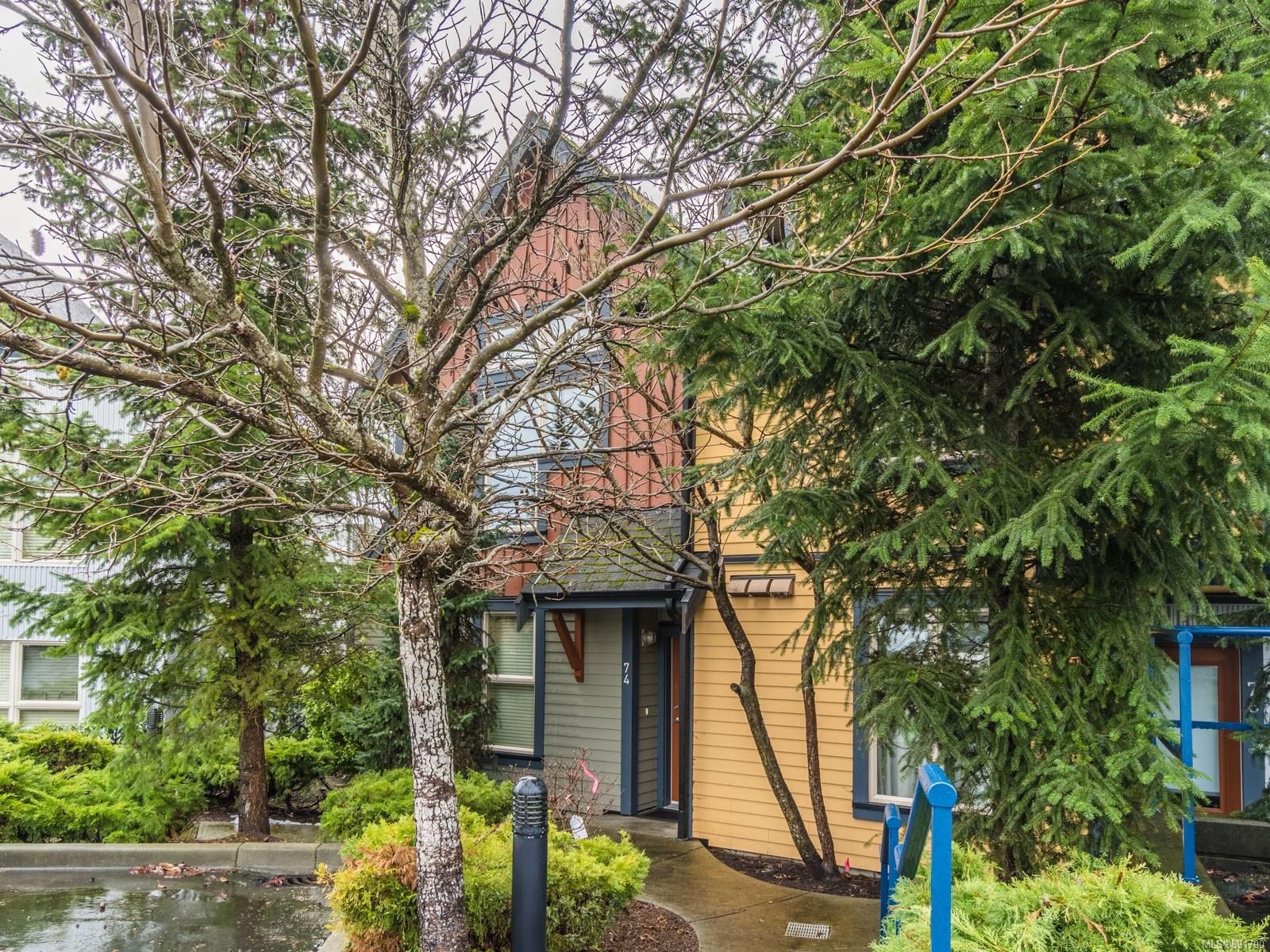 Main Photo: 74 1406 Jingle Pot Rd in Nanaimo: Na University District Row/Townhouse for sale : MLS®# 891700