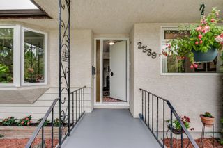 Photo 2: 2539 Kilgary Pl in Saanich: SE Cadboro Bay House for sale (Saanich East)  : MLS®# 908787