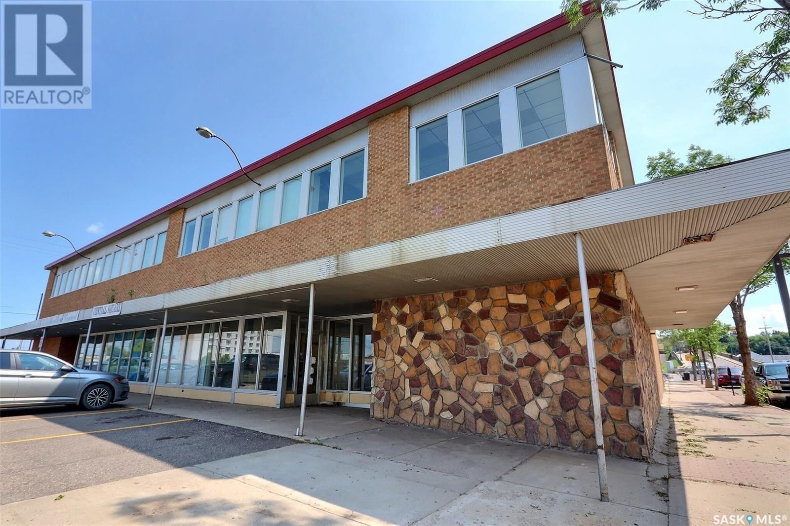 Main Photo: 1410 Central AVENUE in Prince Albert: Office for lease : MLS®# SK947174
