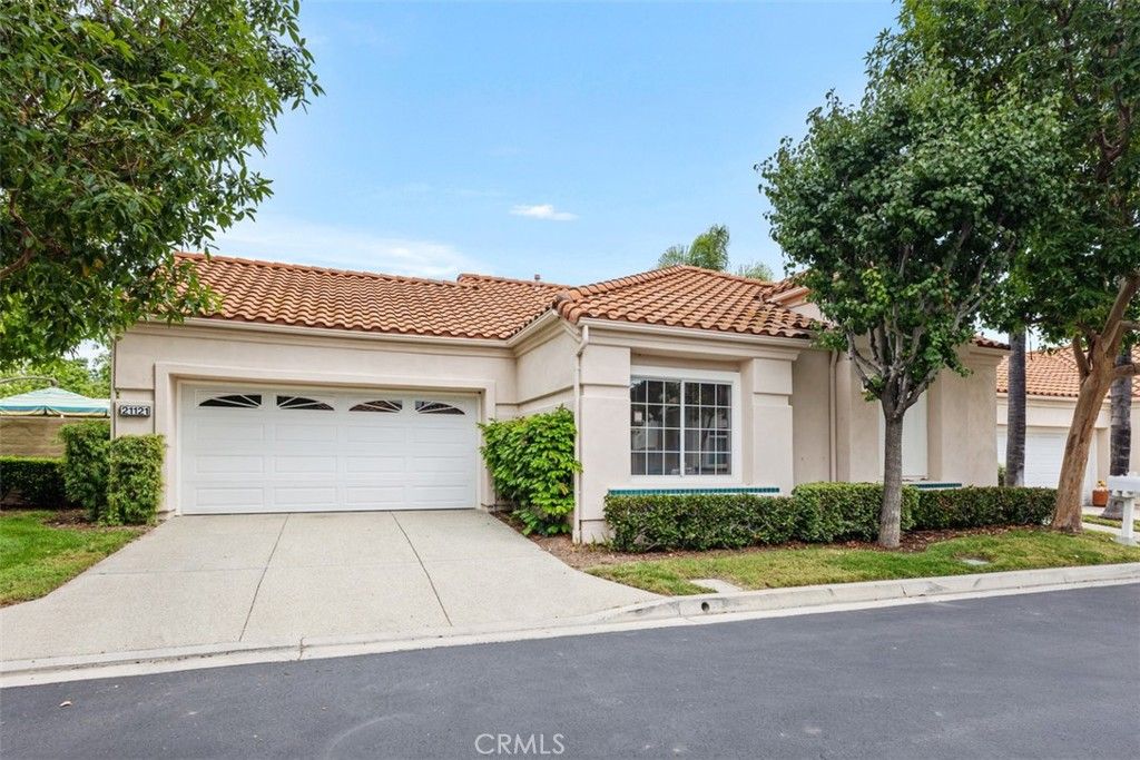 Main Photo: 21121 Cancun in Mission Viejo: Residential for sale (MN - Mission Viejo North)  : MLS®# LG23177652