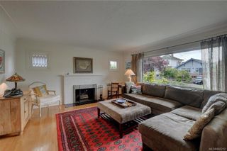 Photo 2: 121 Howe St in Victoria: Vi Fairfield West House for sale : MLS®# 842212