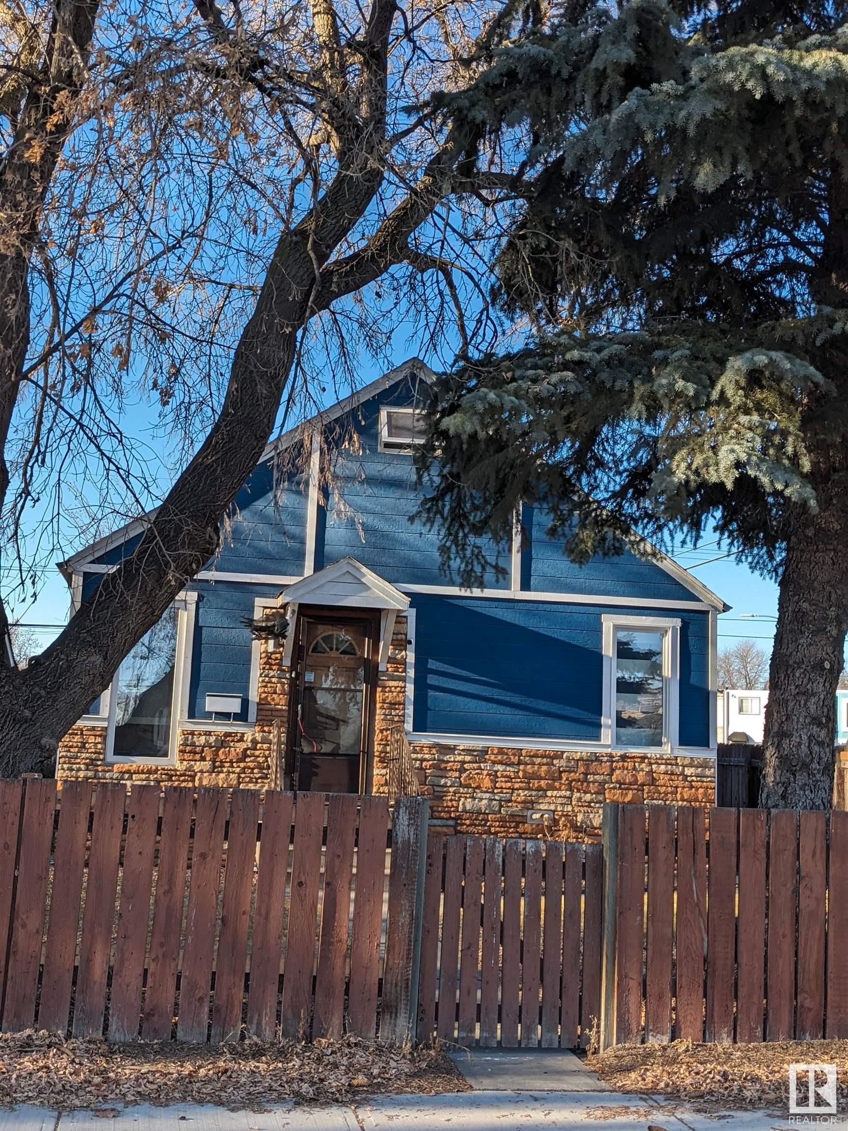 Main Photo: 11950 77 Street in Edmonton: Zone 05 House for sale : MLS®# E4367146