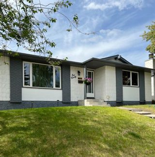 Photo 1: 190 Rundleview Close NE in Calgary: Rundle Detached for sale : MLS®# A1215238