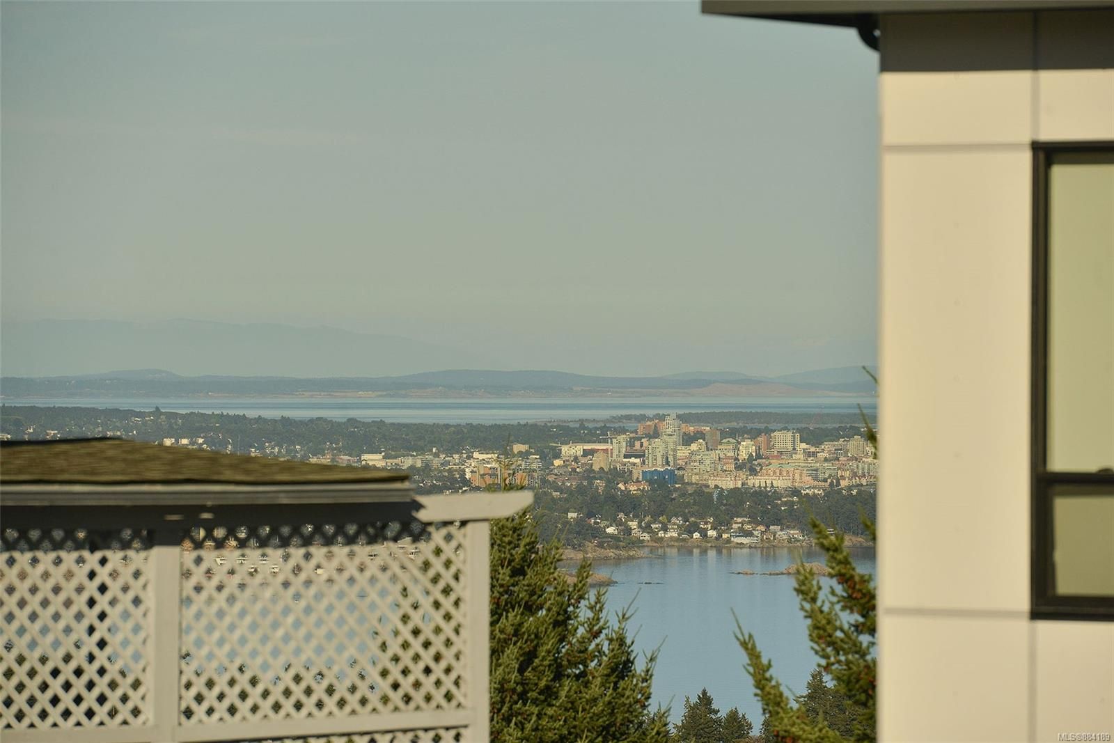 Photo 6: Photos: 3457 Vantage Pt in Colwood: Co Triangle House for sale : MLS®# 884189