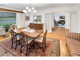 Photo 6: 2025 Lansdowne Rd in VICTORIA: OB Henderson House for sale (Oak Bay)  : MLS®# 759045