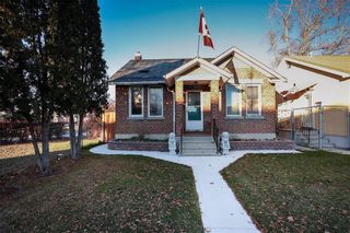 Photo 2: 1136 Spruce Street in Winnipeg: Sargent Park Residential for sale (5C)  : MLS®# 202226234