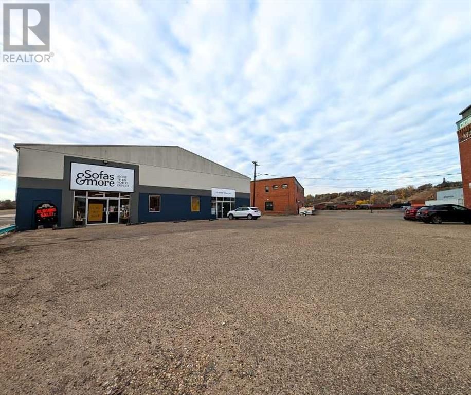 Main Photo: 721 Queen Street SE in Medicine Hat: Other for lease : MLS®# A2089292