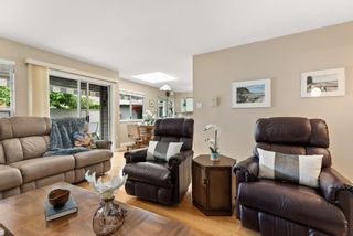 Photo 7: 6119 W BOUNDARY Drive in Surrey: Panorama Ridge Townhouse for sale in "Lakewood Gardens" : MLS®# R2725303