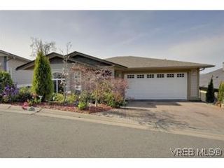 Photo 1: 857 Rainbow Cres in : SE High Quadra House for sale (Saanich East)  : MLS®# 534350
