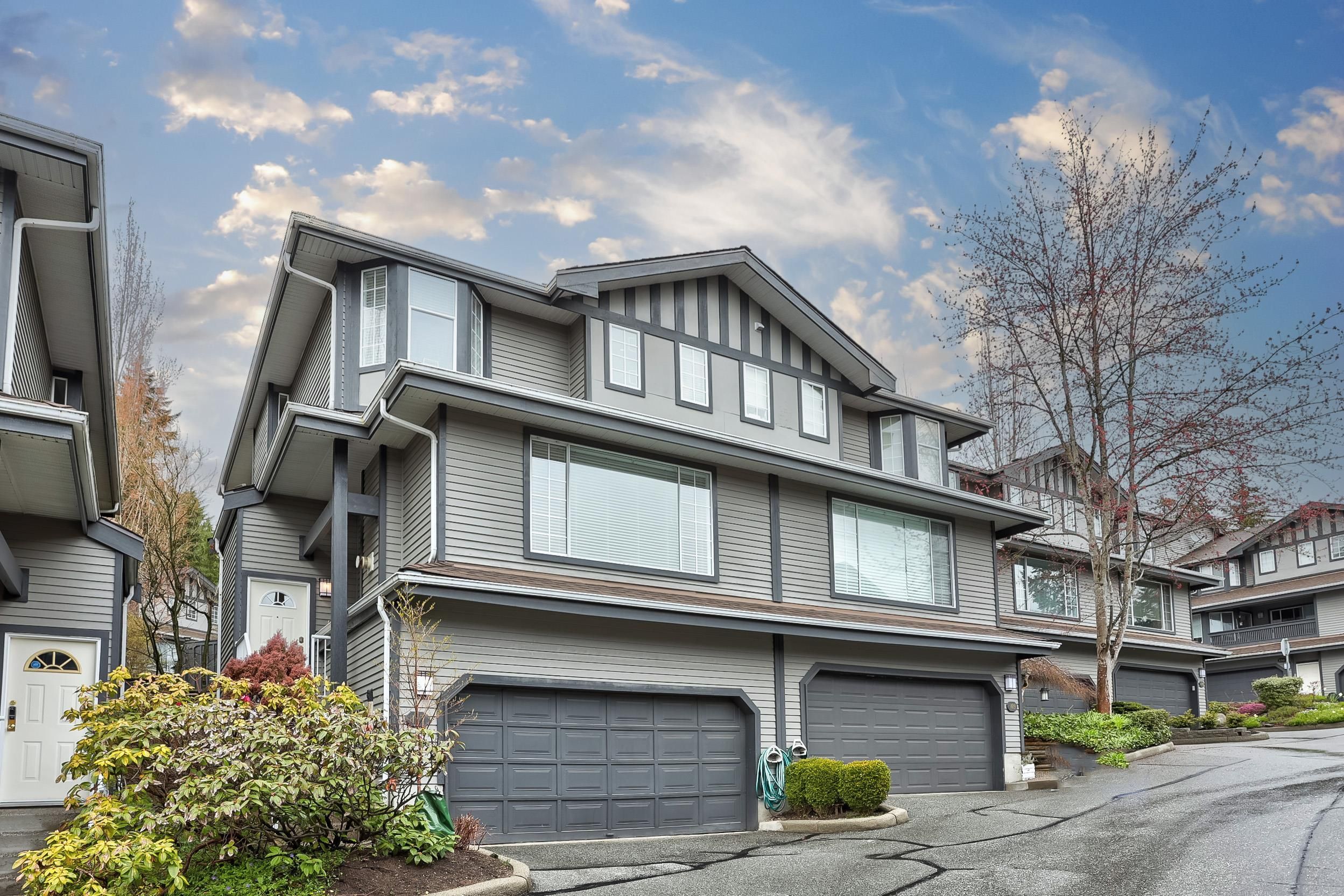Main Photo: 111 2998 ROBSON Drive in Coquitlam: Westwood Plateau Townhouse for sale in "Foxrun" : MLS®# R2769649