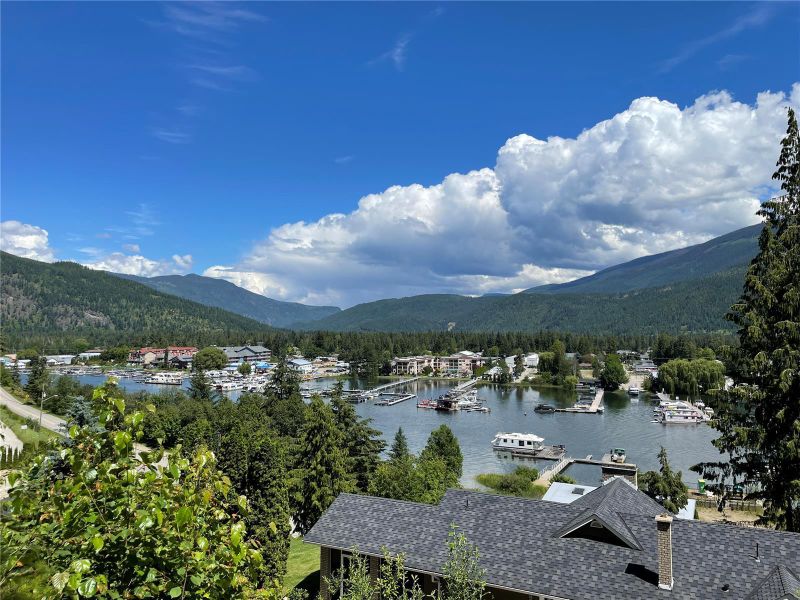 FEATURED LISTING: 430 Old Spallumcheen Road Sicamous