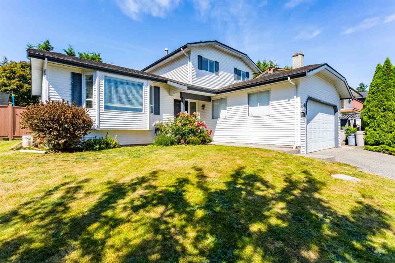 Main Photo: 18255 56A AVENUE in : Cloverdale BC House for sale : MLS®# R2378290