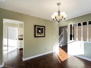 Photo 10: 819 Pepin Pl in VICTORIA: SW Northridge House for sale (Saanich West)  : MLS®# 828187