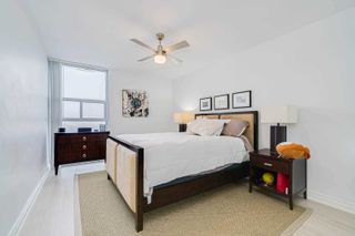 Photo 10: 2214 40 Homewood Avenue in Toronto: Cabbagetown-South St. James Town Condo for sale (Toronto C08)  : MLS®# C4672096