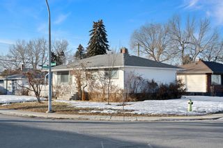 Photo 2: 820 17 Avenue NE in Calgary: Winston Heights/Mountview Detached for sale : MLS®# A2025881
