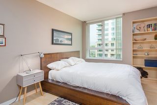Photo 8: 606 120 MILROSS Avenue in Vancouver: Mount Pleasant VE Condo for sale in "THE BRIGHTON" (Vancouver East)  : MLS®# R2305107