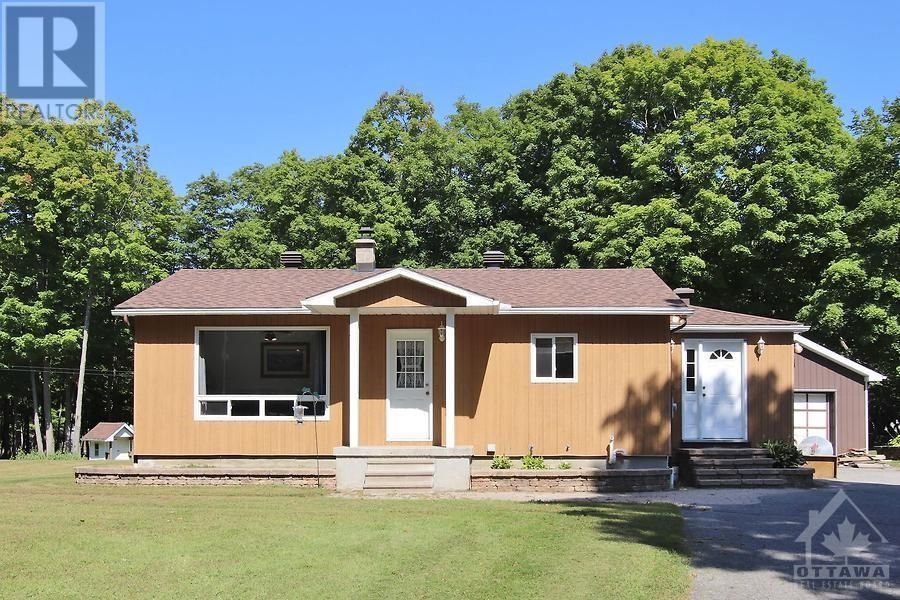 Main Photo: 466 WOLF GROVE ROAD in Almonte: House for sale : MLS®# 1312188