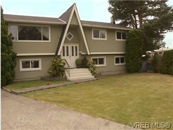 Main Photo: 2431 Sarah Pl in VICTORIA: Co Colwood Lake House for sale (Colwood)  : MLS®# 578149